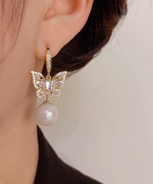 パールピアス韓国風揺れるピアスバタフライ 一粒フェイクパールピアス 蝶々モチーフ ビジューピアス 結婚式披露宴 キラキラピアスおしゃれ 上品耳飾り女性 フェミニン 83QH-004