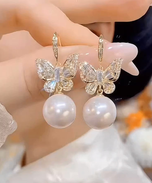 パールピアス韓国風揺れるピアスバタフライ 一粒フェイクパールピアス 蝶々モチーフ ビジューピアス 結婚式披露宴 キラキラピアスおしゃれ 上品耳飾り女性 フェミニン 83QH-004