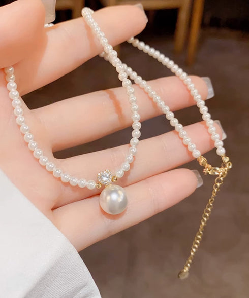 フェイクパールネックレスレディース 上品 鎖骨ネックレス フェミニン首飾り 韓国風ショートネックレス 大人可愛いアクセサリー華やかなパーティージュエリー きれいめ 83QH-005