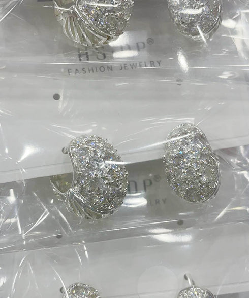 ビジューピアス韓国風 透かしピアス両耳用 オーバルピアスレディース 大人可愛いアクセサリー キラキラ 人気ピアス 華やか高見え 結婚式ピアス 高級感 誕生日ギフト 83QH-006