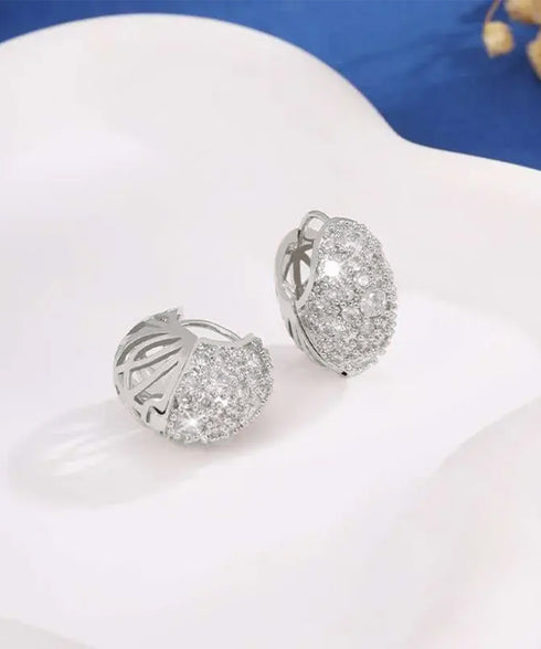 ビジューピアス韓国風 透かしピアス両耳用 オーバルピアスレディース 大人可愛いアクセサリー キラキラ 人気ピアス 華やか高見え 結婚式ピアス 高級感 誕生日ギフト 83QH-006