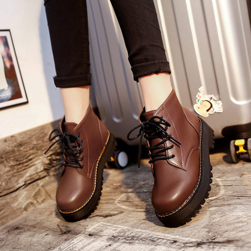 厚底ブーツ レディースショートブーツ韓国 トラックソールブーツ おしゃれ ボリュームソール 編み上げシューズ ローヒール靴 アンクルブーツ カジュアル靴 秋冬人気 83RAJL-010