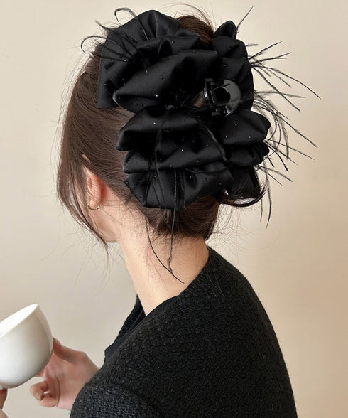 大きめバンスクリップ黒フェザーヘアアクセ 韓国風上品華やかボリュームシュシュ風ヘアクリップ 大人っぽいフリル黒髪飾り キラキラビジュー高級感ヘアアクセサリー髪留め 83SUIMIN-003