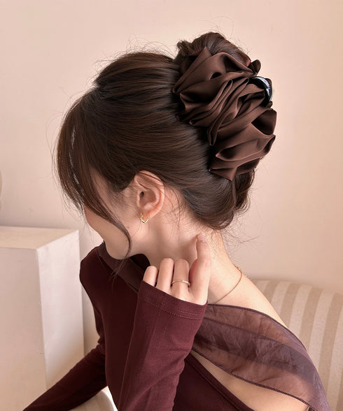 ボリュームシュシュバンスクリップ大人上品 大人可愛い 大きめヘアクリップ 小顔見え ボリュームフリル ヘアアクセサリー フェミニン 高見えまとめ髪 おしゃれ髪飾り 83SUIMIN-005