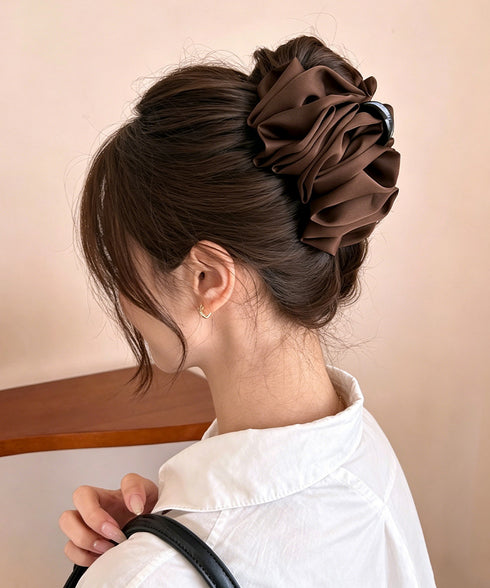 ボリュームシュシュバンスクリップ大人上品 大人可愛い 大きめヘアクリップ 小顔見え ボリュームフリル ヘアアクセサリー フェミニン 高見えまとめ髪 おしゃれ髪飾り 83SUIMIN-005