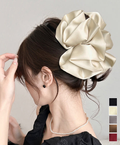 サテンボリュームシュシュバンスクリップ黒 大きめヘアクリップ 大人上品クリップ オフィスカジュアル ビッグ髪飾り 結婚式女子会 簡単まとめ髪フェミニン髪留め韓国風 83SUIMIN-006