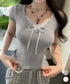 レースレイヤードテレコTシャツ着やせ夏服 レディース ヘンリーネック 半袖トップスショート丈 コンパクトリボンtシャツ大人可愛いニットソーUネック タイトトップス 83YIKELI-006