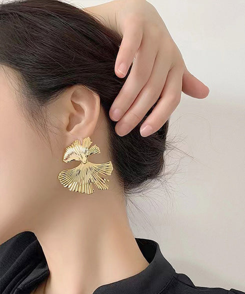 大ぶりメタルピアスレディース耳飾り韓国風 イチョウリーフモチーフ メタリックピアス オケージョン結婚式パーティー 大人可愛い アクセサリーボリュームピアスプチプラ 83ZHENGQU-001