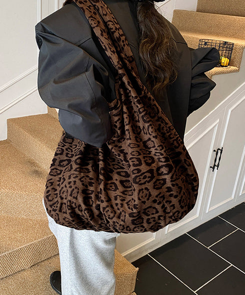 レオパードトートバッグ 大容量バッグ軽い ポーチ付きショルダートート 秋冬ヒョウ柄鞄 アニマル柄バッグ 軽量A4対応 カジュアル肩掛け鞄 折り畳めるサブバッグ旅行 84HBJP-011