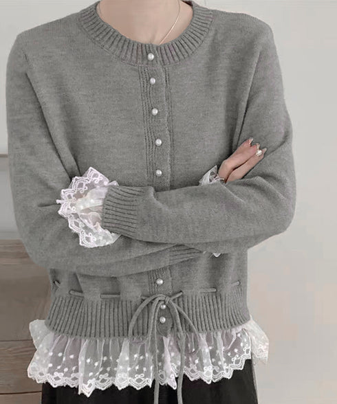 レース切り替えニットカーディガン長袖秋冬 レディース クルーネックニット フェミニンニットトップス パール調ボタン 大人かわいいレイヤード風セーターウエストリボン 84MEIRJ-022