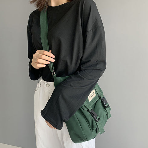 ショルダーバッグ レディース 軽いバッグ レトロ メッセンジャーバッグ カジュアルバッグ 通勤通学カバン 斜めがけ ナイロン鞄 肩掛けかばん 大容量ロゴ入り鞄韓国 84DUYU-004