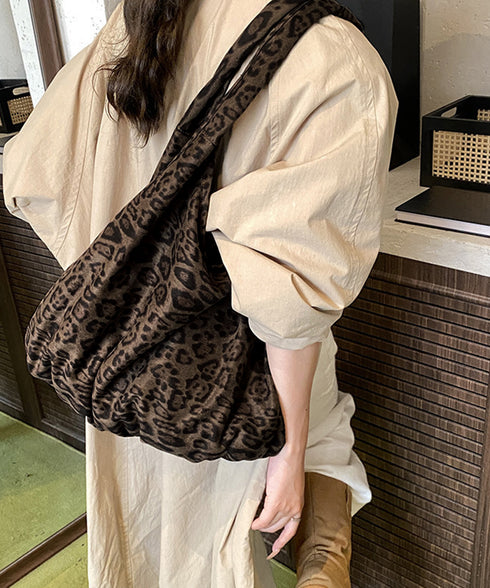 レオパードトートバッグ 大容量バッグ軽い ポーチ付きショルダートート 秋冬ヒョウ柄鞄 アニマル柄バッグ 軽量A4対応 カジュアル肩掛け鞄 折り畳めるサブバッグ旅行 84HBJP-011