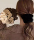 ベロアシュシュ大人可愛いヘアアクセサリー ベルベット質感髪留め 光沢感シュシュ柔らかい 簡単まとめ髪 大人可愛いビッグヘアゴム 韓国風 ポニーテールアクセ秋冬人気 84JULI-001