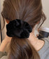 ベロアシュシュ大人可愛いヘアアクセサリー ベルベット質感髪留め 光沢感シュシュ柔らかい 簡単まとめ髪 大人可愛いビッグヘアゴム 韓国風 ポニーテールアクセ秋冬人気 84JULI-001