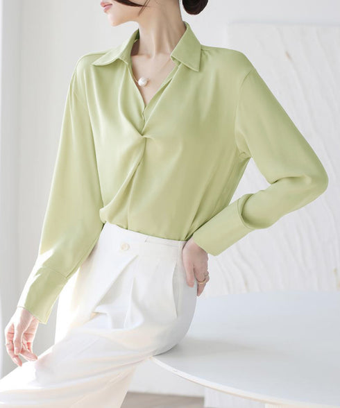 ツイストブラウス長袖ブラウスVネック上品 パールネックレス付きサテン風シャツブラウス フロントねじりフェミニン薄手フォーマルブラウス スキッパーネックプルオーバー 84LIUJIE-006