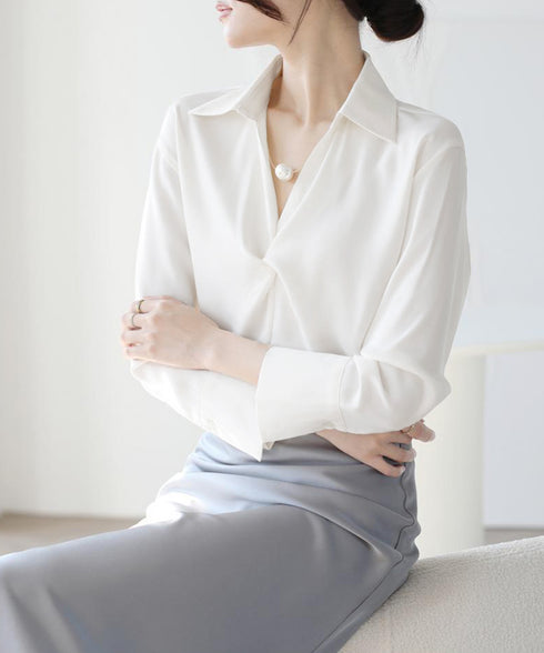 ツイストブラウス長袖ブラウスVネック上品 パールネックレス付きサテン風シャツブラウス フロントねじりフェミニン薄手フォーマルブラウス スキッパーネックプルオーバー 84LIUJIE-006