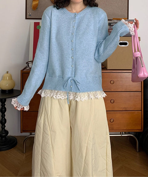 レース切り替えニットカーディガン長袖秋冬 レディース クルーネックニット フェミニンニットトップス パール調ボタン 大人かわいいレイヤード風セーターウエストリボン 84MEIRJ-022