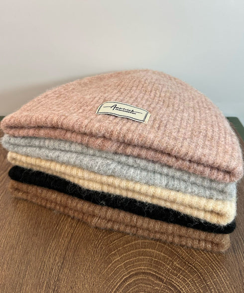 ロゴニット帽子レディース ニットキャップ おしゃれ リブニットビーニー ワンポイント秋冬帽子 防風防寒 小顔ぼうし あったか 韓国風 お出掛け防寒グッズワッチ帽子 84RUINENG-001