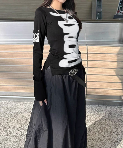 英字ロゴTシャツ オフショルダートップス 前後2way肩出しtシャツ長袖 レディース イラストtシャツ ブラッシュプリントトップス韓国風 ストリートガーリーY2K 84YYXC-001