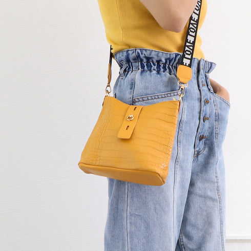 ミニショルダーバッグ クロコ型押し 春夏 韓国風 ミニバッグ レディース 大人可愛い 斜め掛け かばん 小さめ おしゃれ 肩掛けカバン フェイクレザー プチプラ 84ZHAOK-001