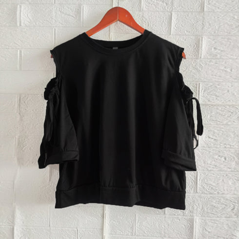 肩出しTシャツ クルーネック カットソー 肩開き 韓国風 半袖Tシャツ 体型カバー オフショルダーカットソー カジュアル 無地Tシャツ 大人可愛い 肌見せトップス 85YN-900481