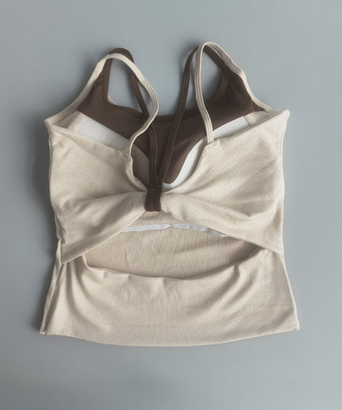 カップ付きキャミソール ブラトップ韓国風 レディース ノンワイヤー クロップドインナー 背中見せ 配色 インナートップス 下着 大人可愛い 着回し肌着 セクシー 85YN-900588