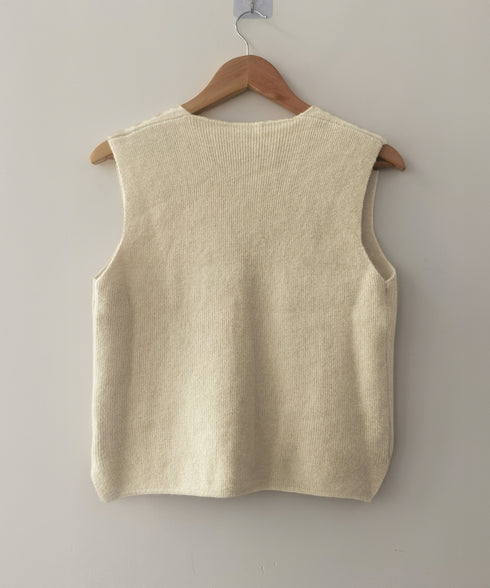 Vネックニットベスト ニットジレ 重ね着 レディース ニットトップス 前開き レイヤードベスト オフィスカジュアル お洒落 ノースリーブ 着やせ 20代30代 85YN-900603