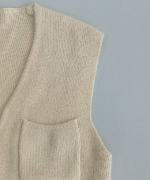 Vネックニットベスト ニットジレ 重ね着 レディース ニットトップス 前開き レイヤードベスト オフィスカジュアル お洒落 ノースリーブ 着やせ 20代30代 85YN-900603