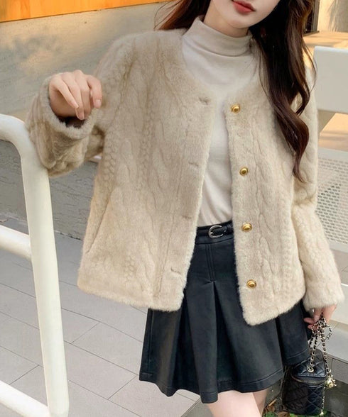 ノーカラーファージャケットゴールドボタン レディース ボアブルゾン フェミニン 上品中綿ジャケット ふわふわショートアウターもこもこ 高見え防寒アウターエレガント 86LKUSA-001