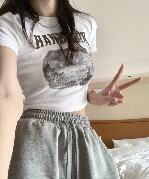 クロップド丈ロゴチビTシャツカットソー夏 英字プリントtシャツレディース半袖 へそ出しトップス韓国風 カジュアルミニタイトTシャツ細見え着やせ レトロカレッジ夏服 86LSBLI-001
