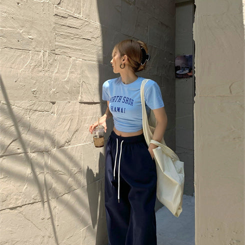 ショート丈トップス レディース へそ出し セクシー クロップド丈 tシャツ ロゴプリント 半袖カットソー クルーネックオシャレダンス衣装 着やせTシャツ レトロ風 86XANYT-057