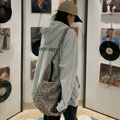 ジップアップパーカーレディーススウェット 薄手 ゆったり フード付きアウター 体型カバー BF風フーディー カジュアルトップス ロゴZIPパーカー 韓国羽織り長袖 86XHUAID-002