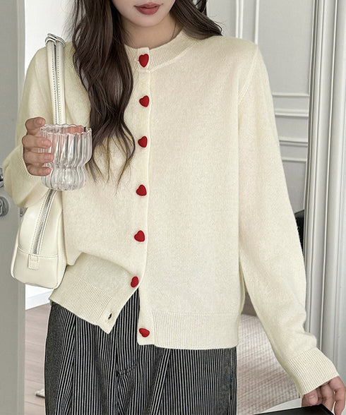 ハートボタンニットカーディガン秋冬韓国風 おしゃれニットトップス レディース きれいめカジュアル 長袖 大人可愛いセーターシンプル 洗えるニット クルーネック秋服 87HUANYI-002