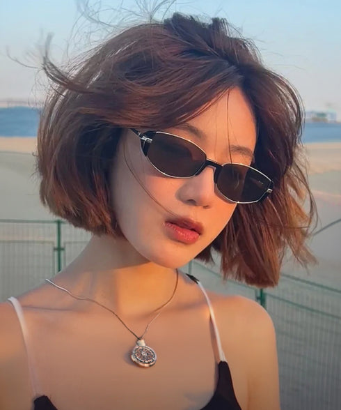 ナロースクエアサングラス伊達メガネ韓国風 メタルフレームサングラス 細身クリアレンズメガネ 大人モードアイウェア レトロ ギークシック黒縁メガネ 小顔見え軽量眼鏡 87PENGLAI-001
