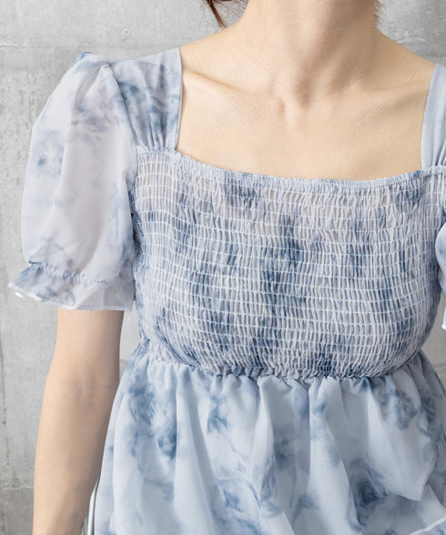 ティアードロングワンピースレディース夏服 大人可愛いシャーリングワンピース 着やせ 花柄シフォンワンピース 体型カバー スクエアネック 半袖リゾートワンピース旅行 87GUJI-001