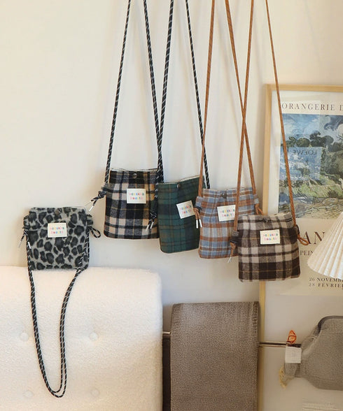 ウールタッチショルダーバッグ ポシェット 柄物スマホポーチレディース 軽量スクエアバッグ小さめ 大人可愛い斜め掛けバッグおしゃれ 縦長ポーチ小物入れミニカバン秋冬 87HONGTAO-001