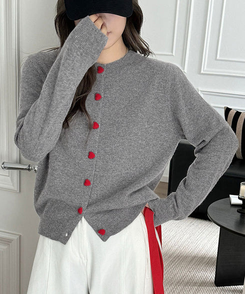 ハートボタンニットカーディガン秋冬韓国風 おしゃれニットトップス レディース きれいめカジュアル 長袖 大人可愛いセーターシンプル 洗えるニット クルーネック秋服 87HUANYI-002
