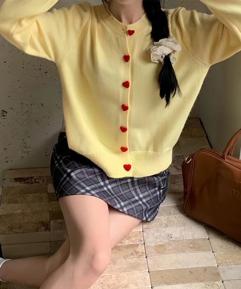 ハートボタンニットカーディガン秋冬韓国風 おしゃれニットトップス レディース きれいめカジュアル 長袖 大人可愛いセーターシンプル 洗えるニット クルーネック秋服 87HUANYI-002