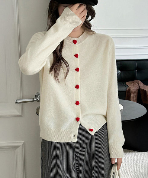 ハートボタンニットカーディガン秋冬韓国風 おしゃれニットトップス レディース きれいめカジュアル 長袖 大人可愛いセーターシンプル 洗えるニット クルーネック秋服 87HUANYI-002