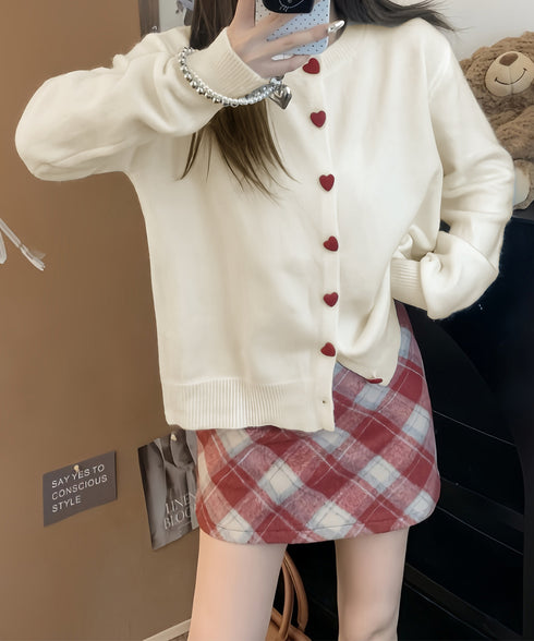 ハートボタンニットカーディガン秋冬韓国風 おしゃれニットトップス レディース きれいめカジュアル 長袖 大人可愛いセーターシンプル 洗えるニット クルーネック秋服 87HUANYI-002