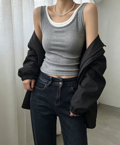 重ね着風リブタンクトップ一体型カップ付き フェイクレイヤードトップス レディース 配色パイピングインナー 韓国風 スポーティーY2K 大人可愛いUネック無地タンク 87JINJIA-001
