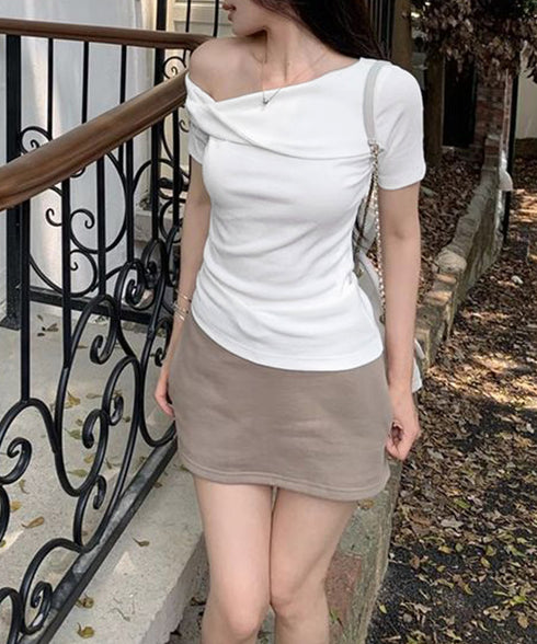 片方オフショルtシャツ レディース 半袖 ワンショルダートップスきれいめ 韓国風 ツイストTシャツ お洒落 シンプルカットソー無地 肩見せトップス フェミニン夏服 87MJQ-001