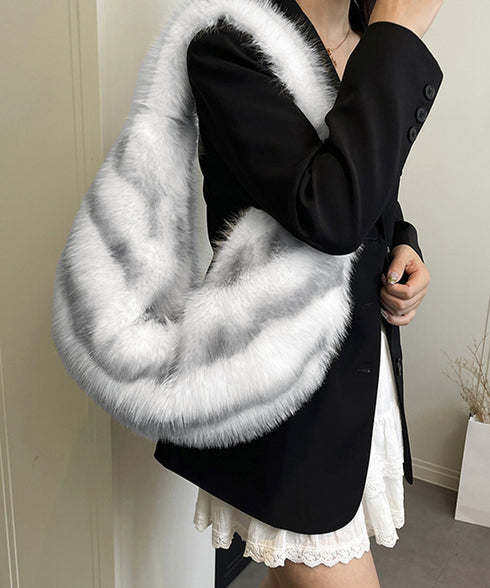 ハーフムーンファーショルダートートバッグ 韓国風フェイクファーバッグ レディース 三日月バッグおしゃれ鞄 肩掛けかばん大人きれいめ カジュアルバッグ 軽量鞄大容量 87XIUFENG-004