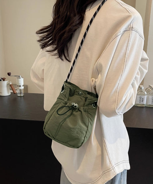 ミニ ショルダーバッグ レディース 軽量 可愛い 斜め掛けバッグ 小さめ 肩掛けかばん おしゃれ スクエアバッグ 韓国風 スマホバッグ コンパクト ナイロンバッグ 88CXH-103