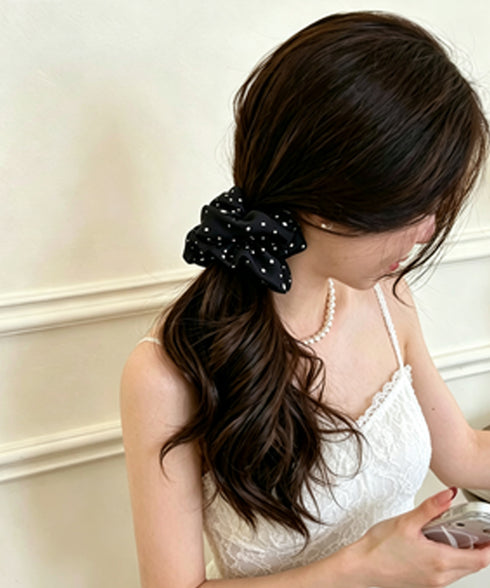 ドット柄サテンシュシュ 大人可愛い 上品 レディース フェミニン 水玉ヘアゴム オフィスカジュアル ヘアアクセサリー おしゃれ 簡単ヘアアレンジ まとめ髪 韓国風 88CXH-137