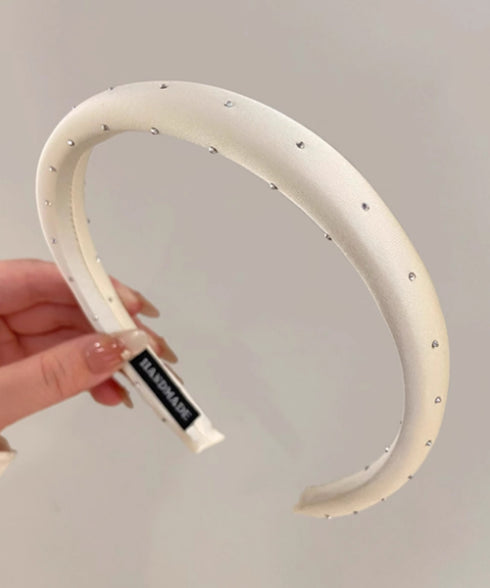 スタッズ付き サテンカチューシャ 韓国風 おしゃれ 清楚カチューシャ レディース 大人可愛い ヘアアクセサリー 痛くない 髪飾り シンプル ヘアアレンジ トレンド 88CXH-139