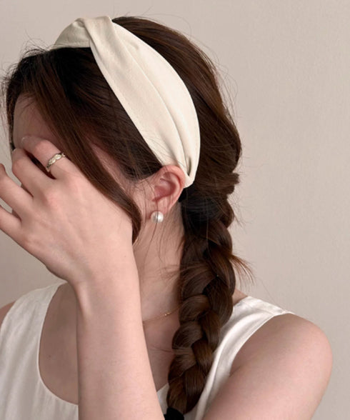 ツイスト ワイドカチューシャ 小顔洗顔 おしゃれ 幅広カチューシャ レディース 大人可愛い ヘアアクセサリー 痛くない 髪飾り シンプル ヘアアレンジ トレンド 88CXH-143