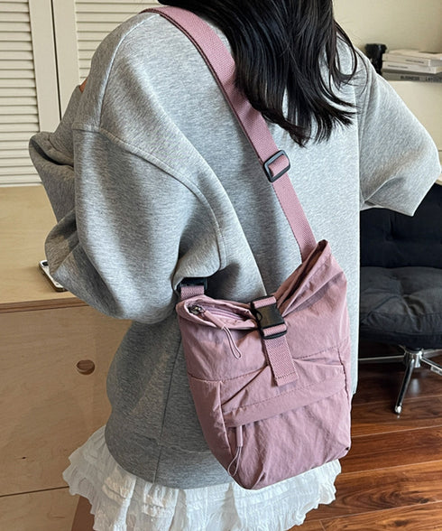 軽量ナイロンロールトップショルダーバッグ 可愛い 斜め掛けバッグ 小さめ 肩掛けかばん おしゃれ 韓国ファッション 旅行サブバッグ カジュアル コンパクト黒バッグ 88CXH-050