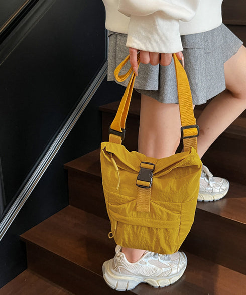 軽量ナイロンロールトップショルダーバッグ 可愛い 斜め掛けバッグ 小さめ 肩掛けかばん おしゃれ 韓国ファッション 旅行サブバッグ カジュアル コンパクト黒バッグ 88CXH-050