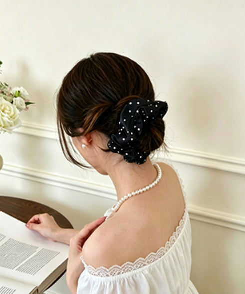 ドット柄サテンシュシュ 大人可愛い 上品 レディース フェミニン 水玉ヘアゴム オフィスカジュアル ヘアアクセサリー おしゃれ 簡単ヘアアレンジ まとめ髪 韓国風 88CXH-137